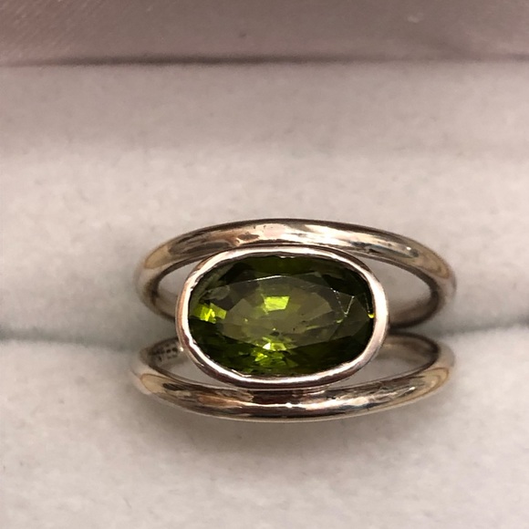 NWOT Sterling Silver Peridot Ring - Picture 3 of 8